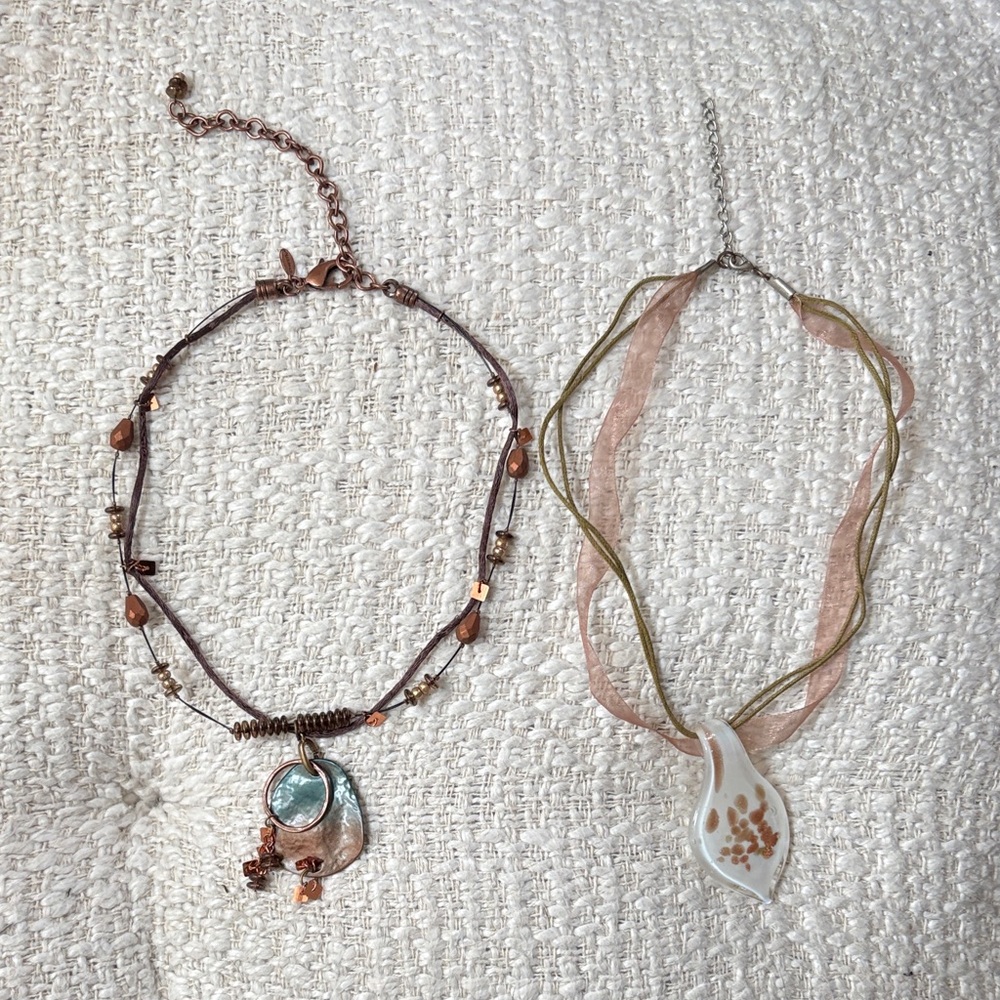 Elegant Women's Necklace Set with Copper and Gold Accents